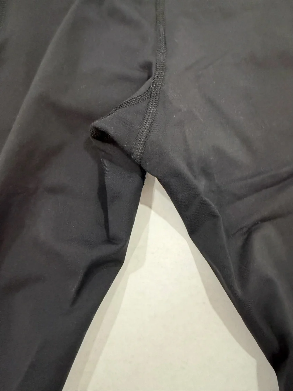 Lululemon black crop running leggings featuring side pockets reflective stripe 4